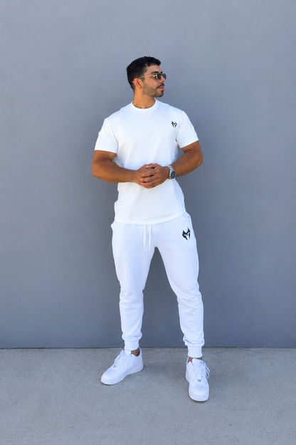 ENSEMBLE: T-SHIRT & JOGGER