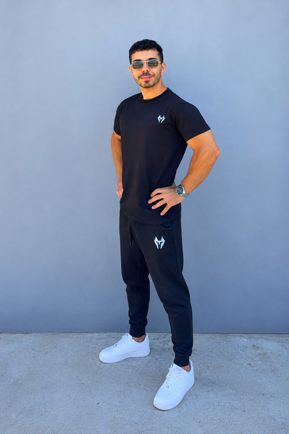 ENSEMBLE: T-SHIRT & JOGGER